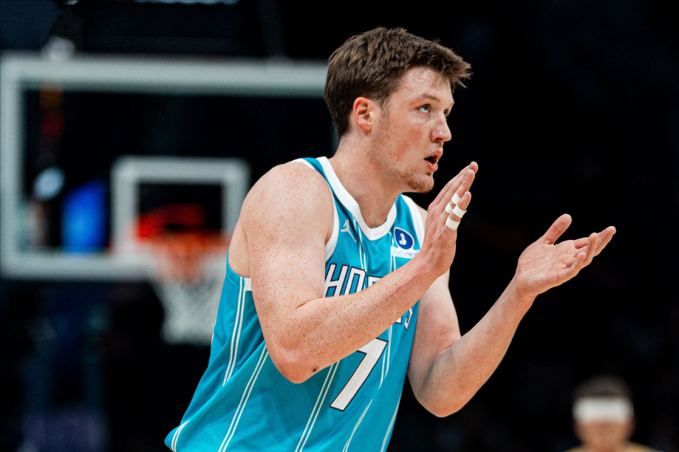 星空体育官网入口-狂胜27分，近18战15胜NBA唯一！3点证明超级鱼腩蜕变成黑马非偶然