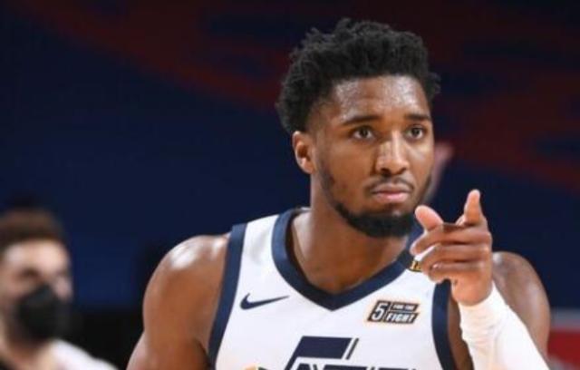 4战3负爵士心态失衡 米切尔：裁判的判罚是荒谬的